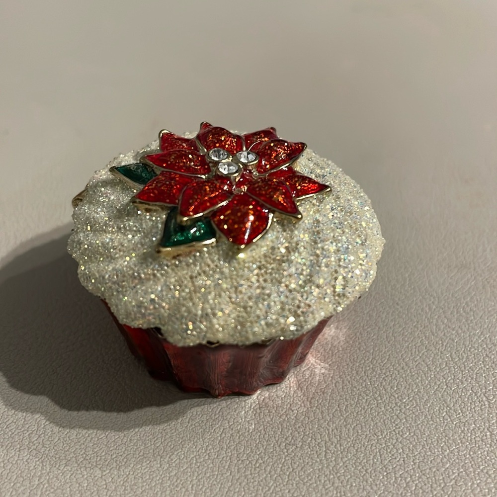 Monet 2011 poinsettia cupcake “sweet x-mas” keepsake